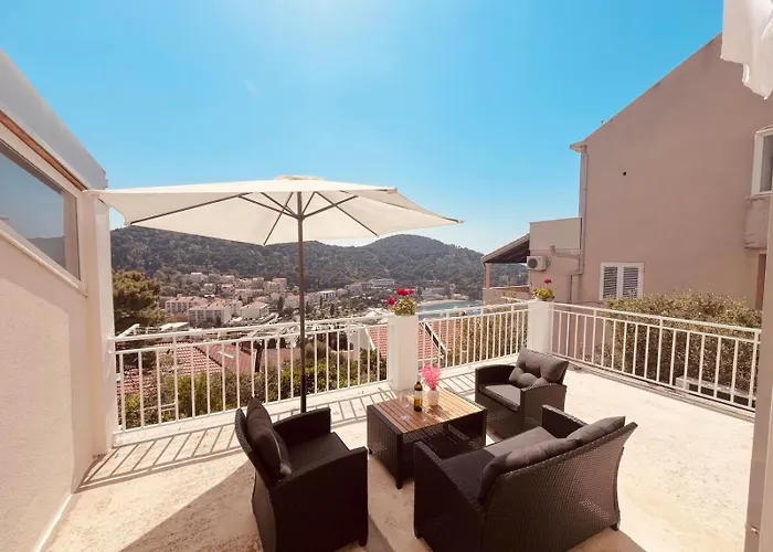 Apartment Ecru