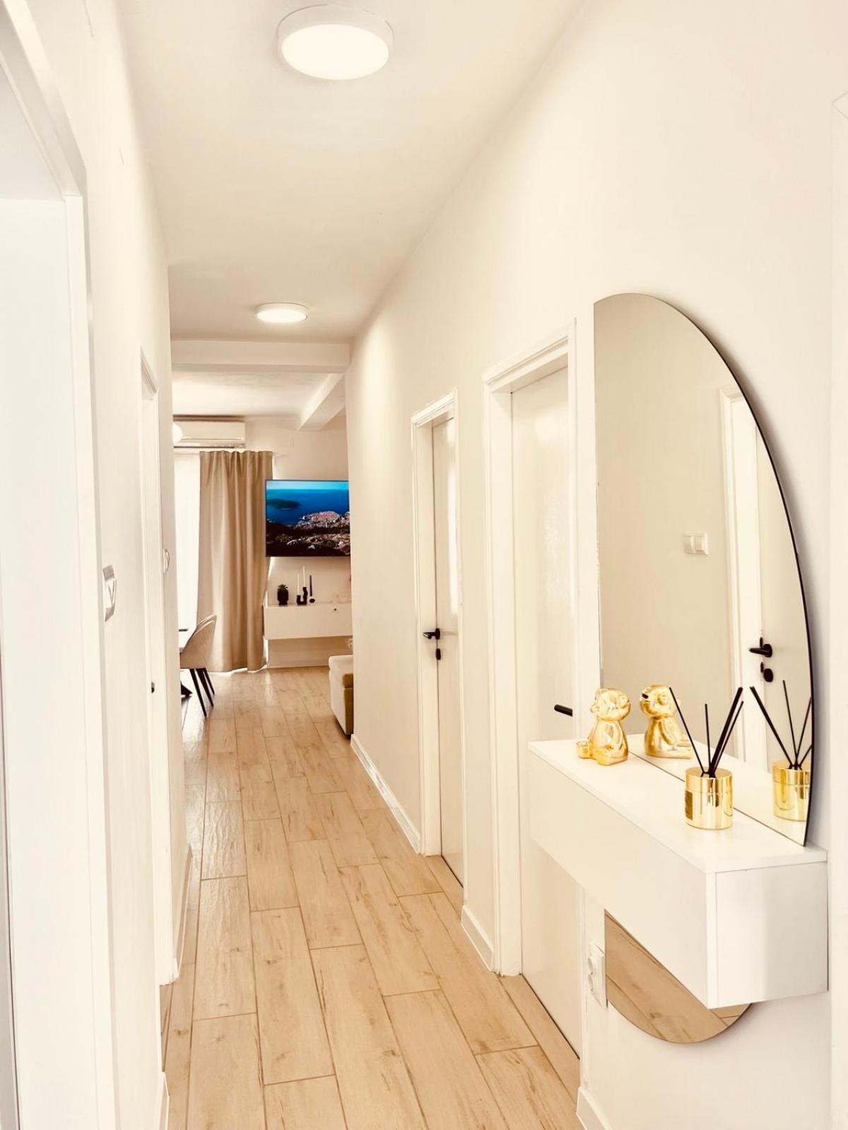 Apartment Ecru *